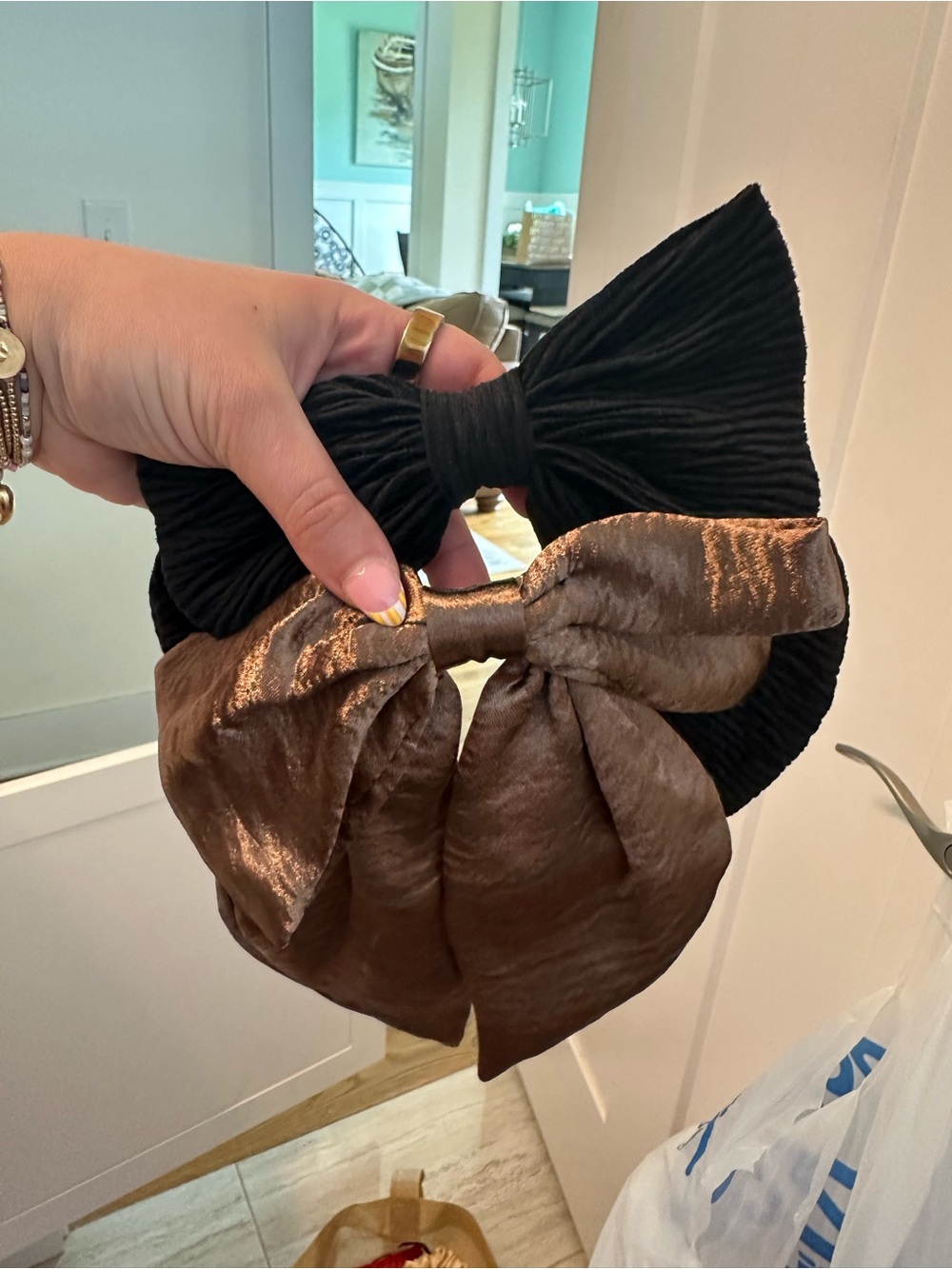 Large Velvet Bow Duo - Black & Bronze